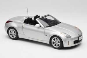 Nissan 350Z Z33 Roadster Diamond Silver AUTOart 1:18 77371 Diecast - image 6 of 8