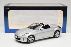 Nissan 350Z Z33 Roadster Diamond Silver AUTOart 1:18 77371 Diecast - image 8 of 8