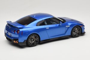Nissan GT-R R35 Skyline Edition Bayside Blue GT Spirit 1:18 GT521 Resin - image 2 of 6