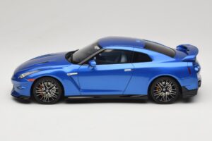 Nissan GT-R R35 Skyline Edition Bayside Blue GT Spirit 1:18 GT521 Resin - image 3 of 6