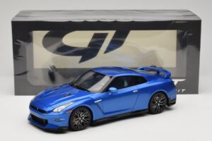 Nissan GT-R R35 Skyline Edition Bayside Blue GT Spirit 1:18 GT521 Resin - image 6 of 6