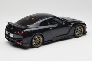 Nissan GT-R R35 Takumi Edition Midnight Purple GT Spirit 1:18 GT932 Resin - image 2 of 6