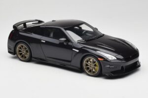 Nissan GT-R R35 Takumi Edition Midnight Purple GT Spirit 1:18 GT932 Resin - image 4 of 6
