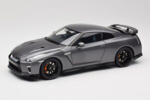 Nissan GT-R R35 Track Edition NISMO Gun Metallic MotorHelix 1:18 M83507 Diecast