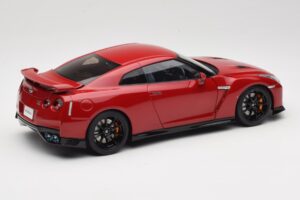 Nissan GT-R R35 Track Edition NISMO Vibrant Red MotorHelix 1:18 M83511 Diecast - image 3 of 8