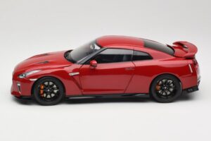 Nissan GT-R R35 Track Edition NISMO Vibrant Red MotorHelix 1:18 M83511 Diecast - image 4 of 8
