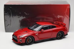 Nissan GT-R R35 Track Edition NISMO Vibrant Red MotorHelix 1:18 M83511 Diecast - image 8 of 8