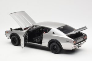 Nissan Skyline 2000 GT-R KPGC110 Silver Kyosho 1:18 08255S Diecast - image 5 of 8