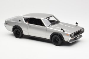 Nissan Skyline 2000 GT-R KPGC110 Silver Kyosho 1:18 08255S Diecast - image 6 of 8