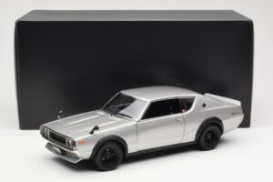 Nissan Skyline 2000 GT-R KPGC110 Silver Kyosho 1:18 08255S Diecast - image 8 of 8