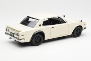 Nissan Skyline 2000 GT-R KPGC110 White Kyosho 1:18 08127W Diecast - image 3 of 8