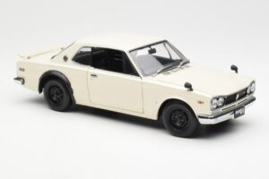 Nissan Skyline 2000 GT-R KPGC110 White Kyosho 1:18 08127W Diecast - image 6 of 8