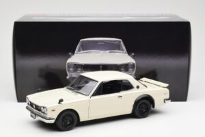 Nissan Skyline 2000 GT-R KPGC110 White Kyosho 1:18 08127W Diecast - image 8 of 8