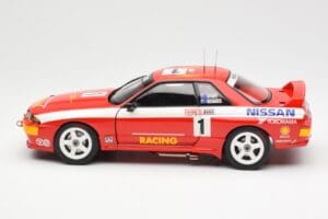 Nissan Skyline GT-R R32 #1 J. Richards / M. Skaife Bathurst 1000 Winner 1992 AUTOart 1:18 89279 Diecast - image 4 of 8