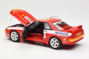Nissan Skyline GT-R R32 #1 J. Richards / M. Skaife Bathurst 1000 Winner 1992 AUTOart 1:18 89279 Diecast - image 5 of 8