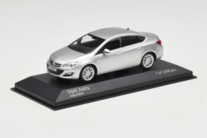 Opel Astra J Silver Minichamps 1:43 410042000 Diecast - image 2 of 5