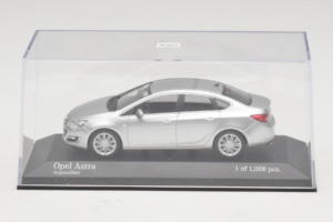 Opel Astra J Silver Minichamps 1:43 410042000 Diecast - image 4 of 5