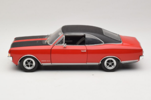 Opel Commodore GS/E Red Revell 1:18 8826 Diecast - image 4 of 8