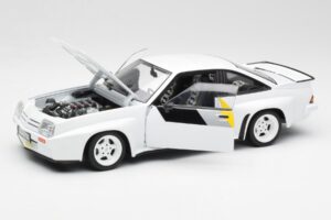 Opel Manta 400 Homologation White Revell 1:18 8819 Diecast - image 2 of 8