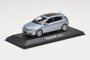 Opel Astra H Blue Metallic Minichamps 1:43 ASTRA004 Diecast - image 2 of 4