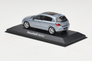 Opel Astra H Blue Metallic Minichamps 1:43 ASTRA004 Diecast - image 3 of 4