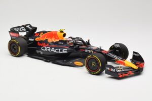 Oracle Red Bull Racing RB18 #11 S. Perez Miami GP 2022 Minichamps 1:18 110220511 Diecast - image 4 of 6