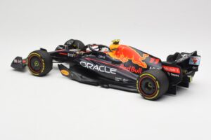 Oracle Red Bull Racing RB18 #11 S. Perez Miami GP 2022 Minichamps 1:18 110220511 Diecast - image 5 of 6
