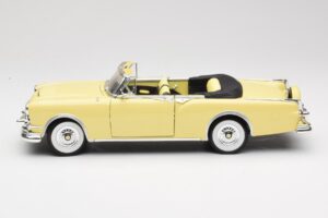 Packard Caribbean Convertible Yellow Road Signature 1:18 92798 Diecast - image 4 of 8
