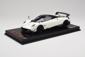 Pagani Huayra BC White Metallic Yy Model 1:18 REMC025 Resin - image 2 of 7