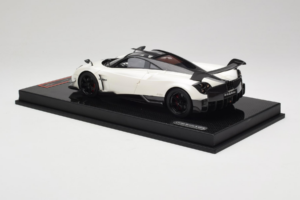 Pagani Huayra BC White Metallic Yy Model 1:18 REMC025 Resin - image 5 of 7