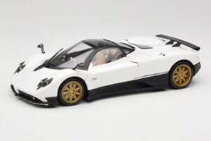 Pagani Zonda F White Mondo Motors 1:18 157655 Diecast