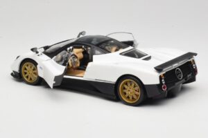 Pagani Zonda F White Mondo Motors 1:18 157655 Diecast - image 5 of 8