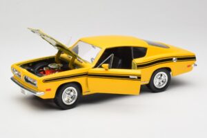 Plymouth Barracuda Yellow Road Legends 1:18 92178 Diecast - image 2 of 8