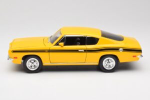 Plymouth Barracuda Yellow Road Legends 1:18 92178 Diecast - image 4 of 8