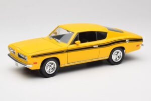 Plymouth Barracuda Yellow Road Legends 1:18 92178 Diecast