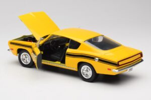Plymouth Barracuda Yellow Road Legends 1:18 92178 Diecast - image 5 of 8