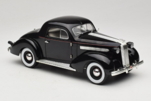 Pontiac Deluxe Black Signature Models 1:18 18106 Diecast - image 6 of 8