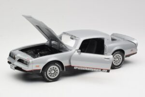 Pontiac Firebird Formula Silver ERTL 1:18 33514 Diecast - image 2 of 8