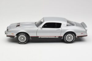 Pontiac Firebird Formula Silver ERTL 1:18 33514 Diecast - image 4 of 8