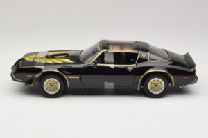 Pontiac Firebird Trans Am Kill Bill Movie Greenlight 1:18 12951 Diecast - image 3 of 6