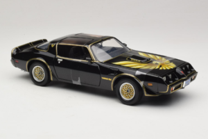 Pontiac Firebird Trans Am Kill Bill Movie Greenlight 1:18 12951 Diecast - image 4 of 6