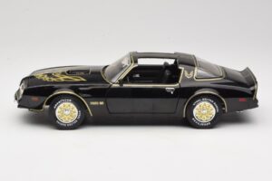 Pontiac Firebird Trans Am SE Smokey and the Bandit Joyride 1:18 33121 Diecast - image 4 of 8