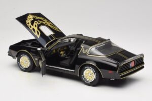 Pontiac Firebird Trans Am SE Smokey and the Bandit Joyride 1:18 33121 Diecast - image 5 of 8