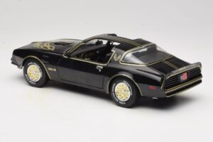 Pontiac Firebird Trans Am SE Smokey and the Bandit Joyride 1:18 33121 Diecast - image 7 of 8