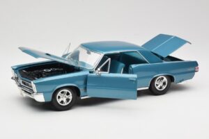 Pontiac GTO Hurst Edition Blue Maisto 1:18 531885 Diecast - image 2 of 8