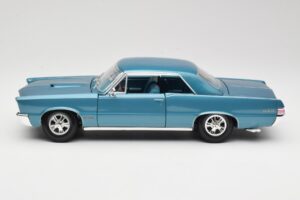 Pontiac GTO Hurst Edition Blue Maisto 1:18 531885 Diecast - image 4 of 8