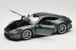 Porsche 911 992 S/T Malachite Green Metallic Norev 1:18 187472 Diecast - image 2 of 8