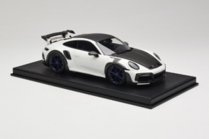Porsche 911 992 TechArt GTstreet R White With Blue Wheels TechArt 1:18 REMC014 Resin - image 4 of 6