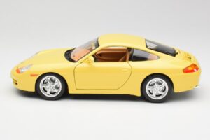 Porsche 911 996 Carrera Yellow Bburago 1:18 30085-M1 Diecast - image 4 of 8