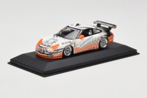 Porsche 911 996 GT3 Cup Mobil 1 #1 VIP Car 2004 Minichamps 1:43 WAP02012115-R1 Diecast - image 2 of 4